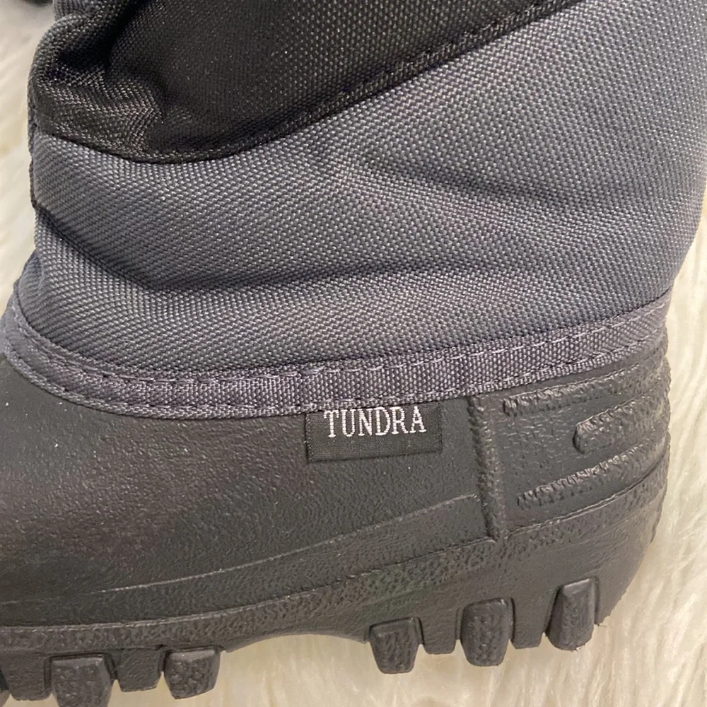 TUNDRA Kid Boots size 11 BNWOT color black and gray made in Canada